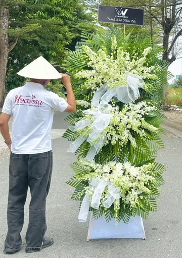 Hoa Viếng Đám Tang: Ý Nghĩa Và Cách Ghi Băng Rôn Chuẩn