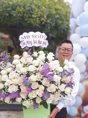 Giỏ hoa chúc mừng sự kiện tone tím trắng giao tận nơi