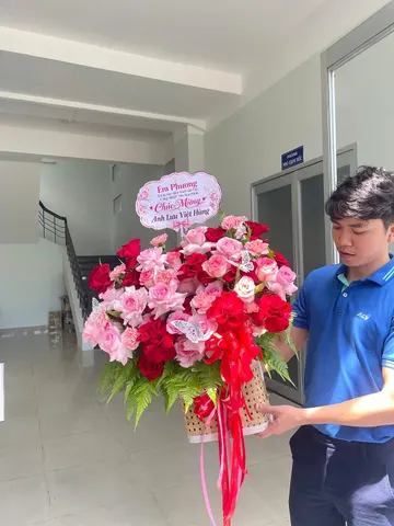 Giỏ hoa hồng đỏ mừng khai trương văn phòng