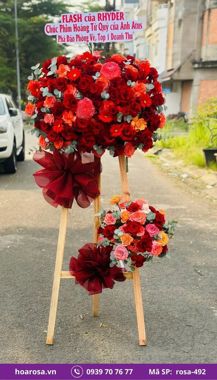 Kệ hoa khai trương 2 tầng chân gỗ tông đỏ rosa-492