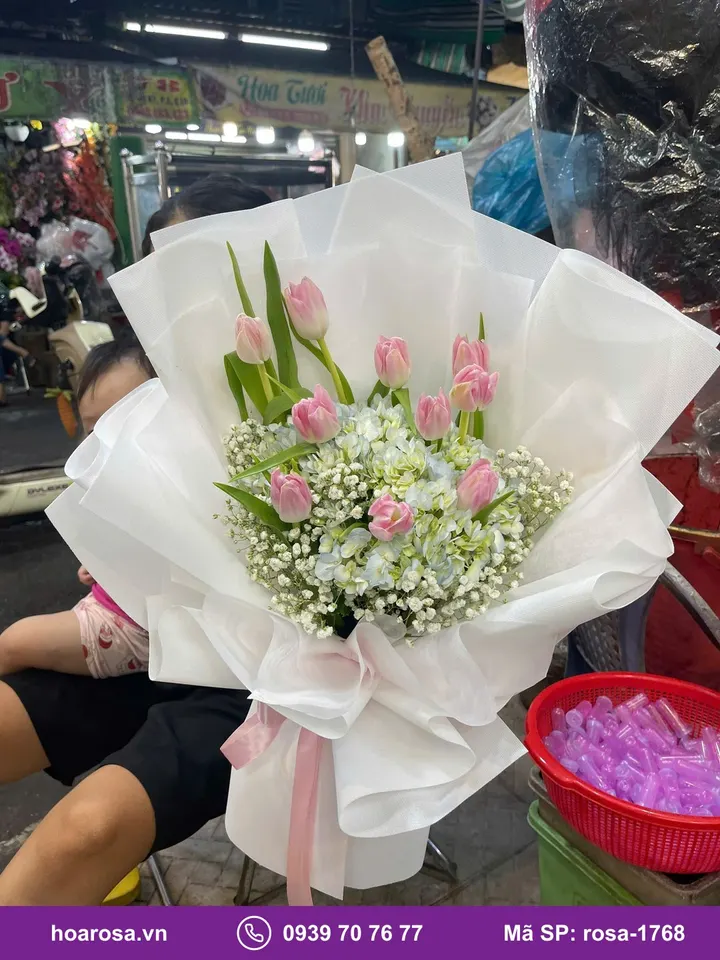 Bó hoa tulip tông trắng rosa-1768