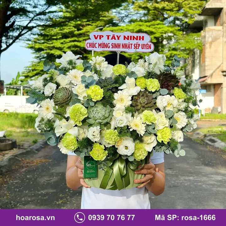 Giỏ Hoa Tươi Tông Trắng rosa-1666