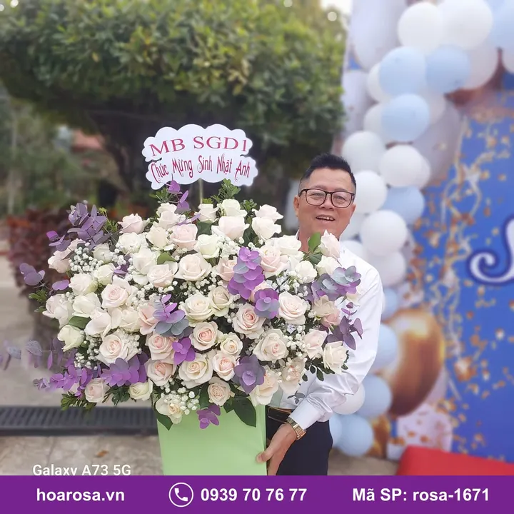 Giỏ Hoa Tươi Tông Trắng rosa-1671